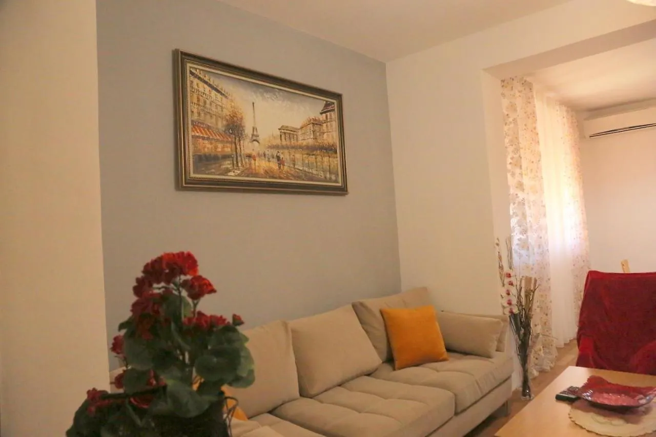 Ennio Apartment Near The Lake Tirana