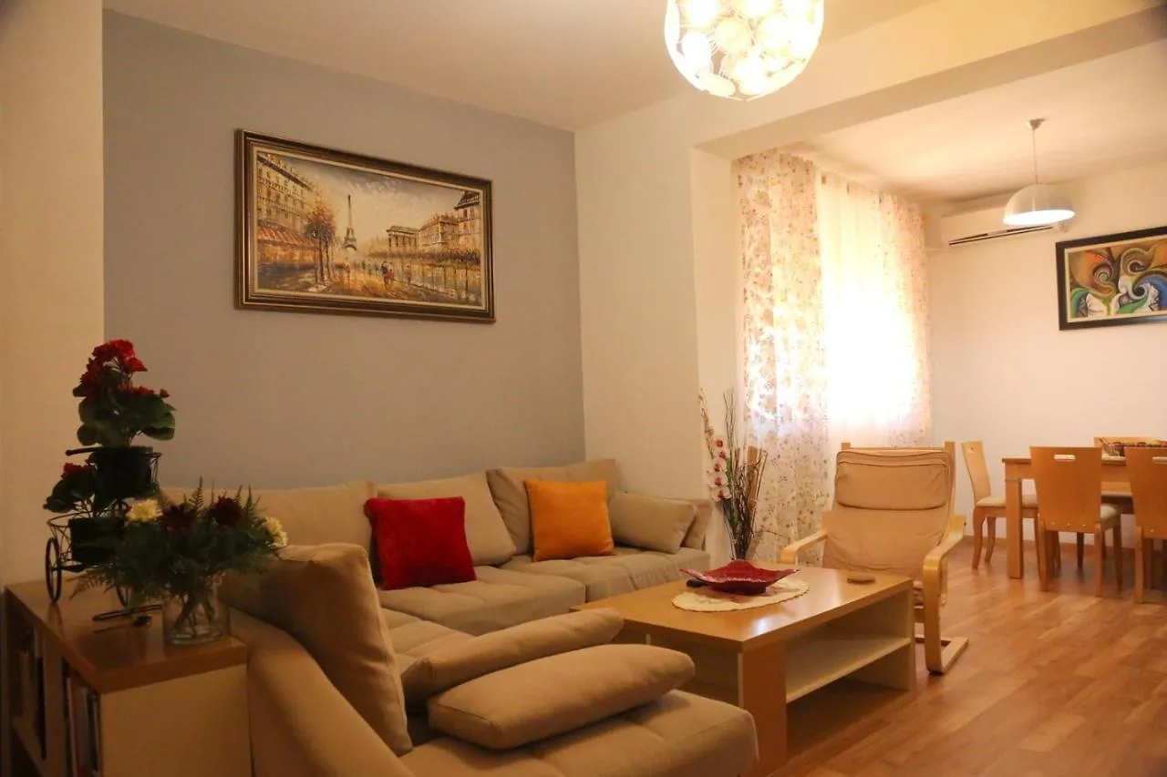 Ennio Apartment Near The Lake Tirana