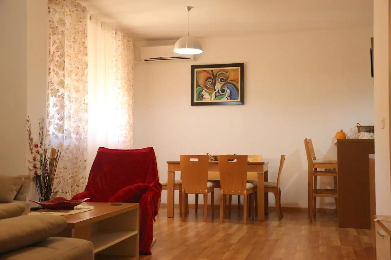 Ennio Apartment Near The Lake Tirana Albania