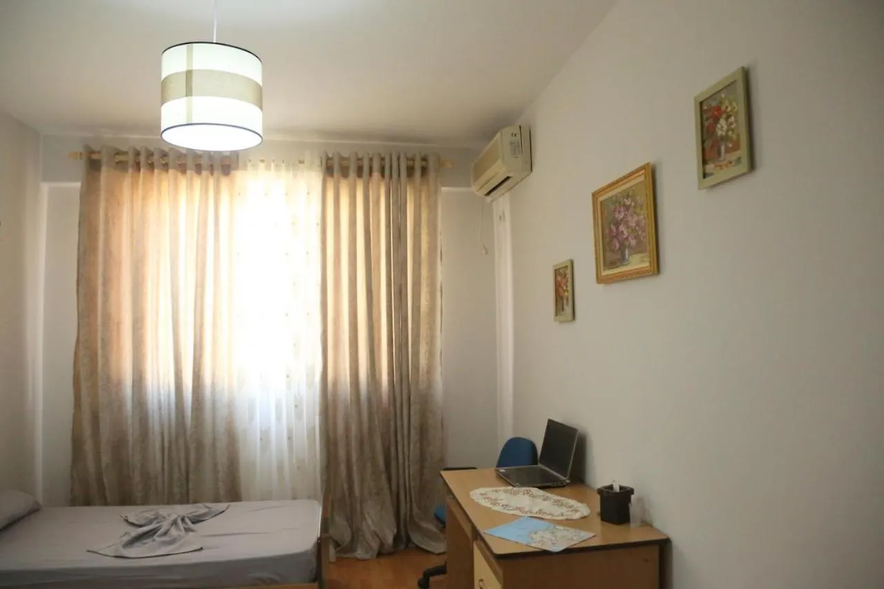 Ennio Apartment Near The Lake Tirana