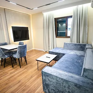  Appartamento Miku Apartment-extraordinary 1bd At Komuna E Parisit